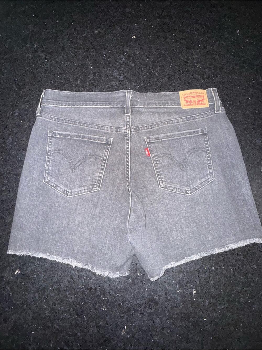 NEW Levi's DARK Grey STRETCH Denim MID LENGTH SHORTS 4” inseam raw hem SZ 31